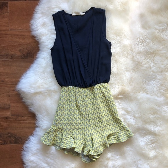 Vai Vai Ruffled Textured Hem V-neck Romper - Picture 1 of 7